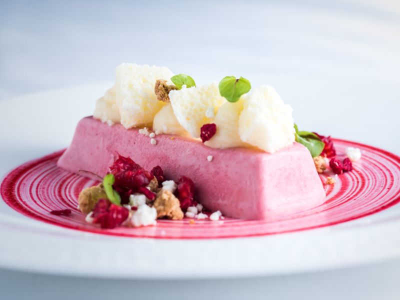 HOP June17 HR 227 RASP WHITE CHOC