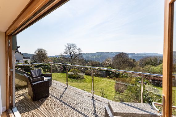 room 15 (best) balcony